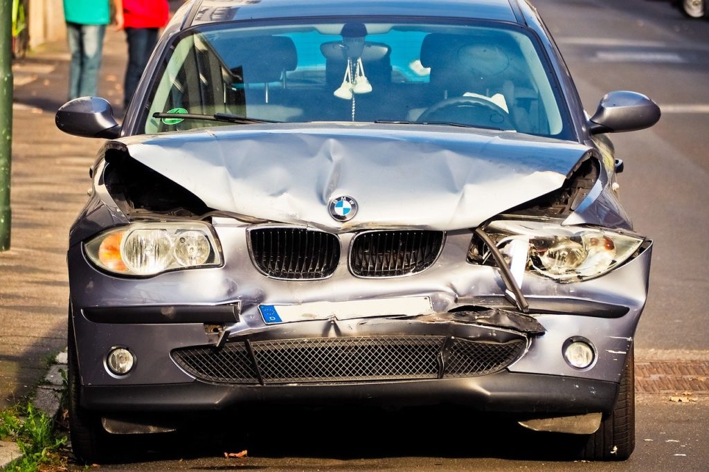 https://pixabay.com/it/photos/auto-incidente-veicolo-3734396/